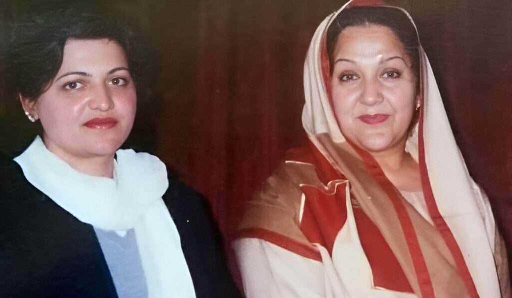 chief justice aalia neelum with Kalsoom Nawaz sharif - Photo Facebook